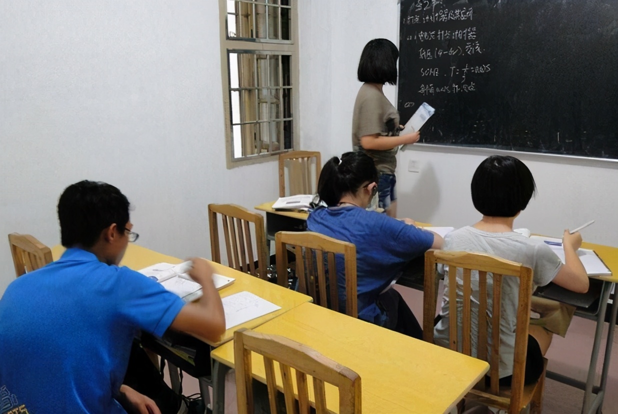 河师大学生面试被拒绝，当地小学表示：我们只要211的师范毕业生