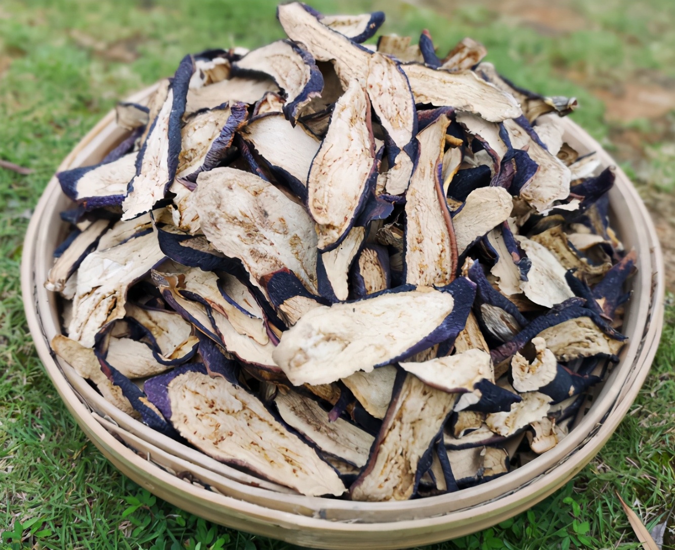 自晒茄子干,先焯水还是直接晒?用对方法,1天晒好,软嫩有嚼劲