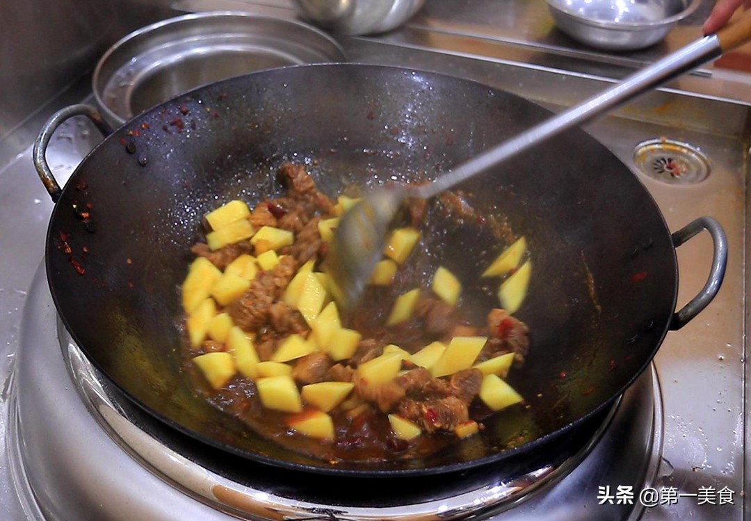 土豆燉牛腩,土豆燉牛腩的家常做法