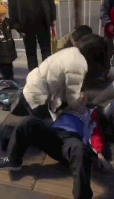 昆明街头救活昏迷少年的白衣小姐姐，原来她的故事也是传奇!