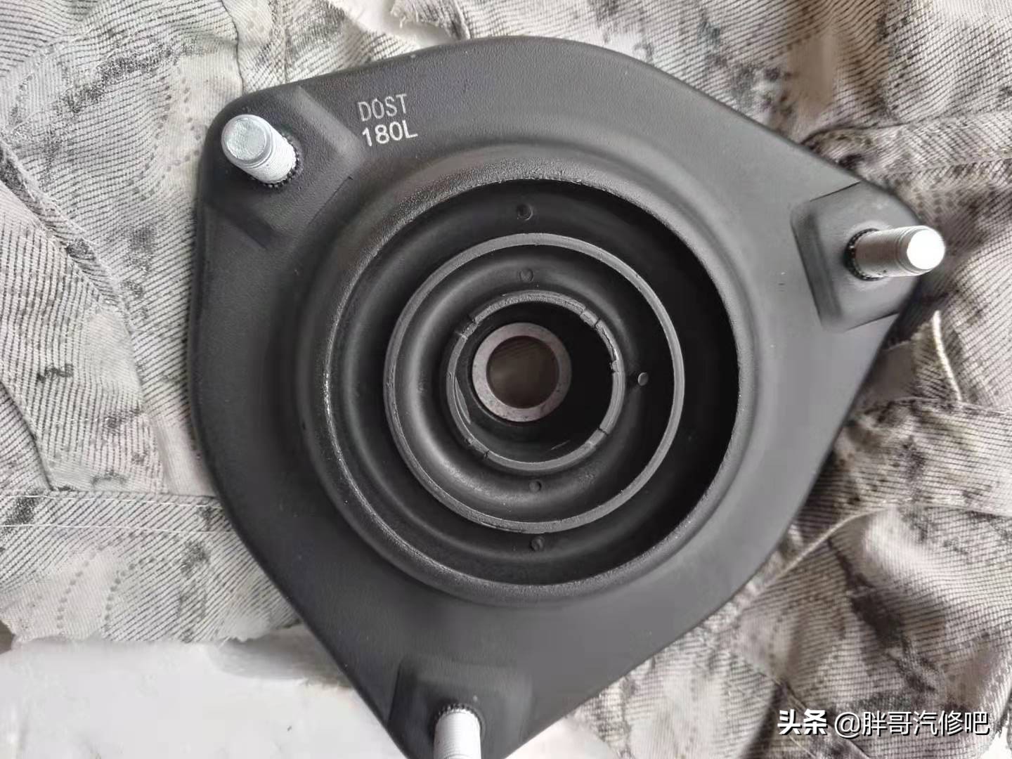 和悦RS检查时减震器意外脱落，吓的胖哥哆嗦一下