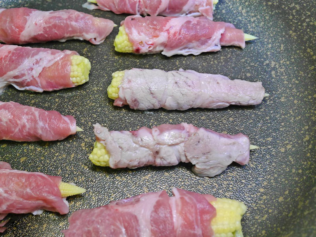 这道“玉米笋肉卷”，咸咸甜甜超好吃，新手必学、零失败料理