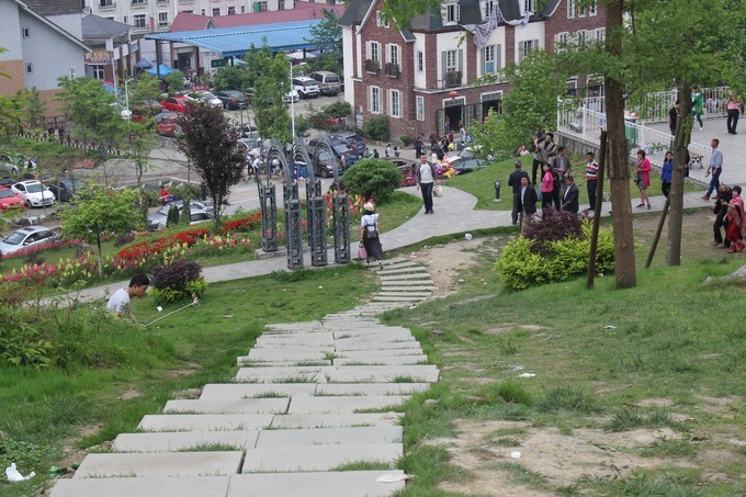 四川彭州白鹿镇二日游“最牛教学楼