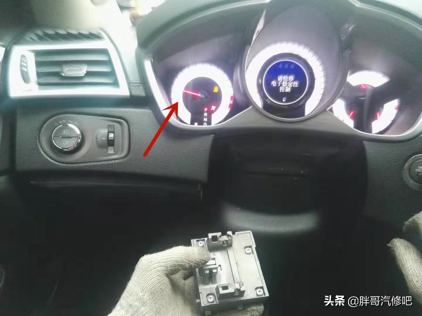 凯迪拉克电子助力方向盘锁故障，造成车辆无法启动，维修步骤