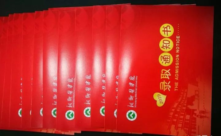 最“丑”的录取通知书来了，考生哭笑不得，这学校也太不走心了吧