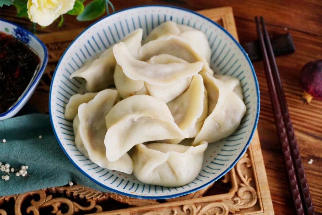 饭店包饺子的3个窍门，馅料还真有讲究，难怪饱满多汁，个个鲜香