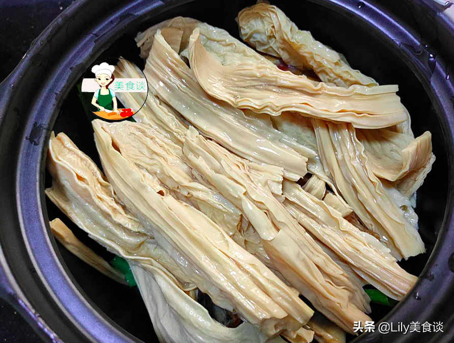 冷天，家人最馋我做的腐竹鱼头煲，焖一锅特鲜美，好吃营养又好做