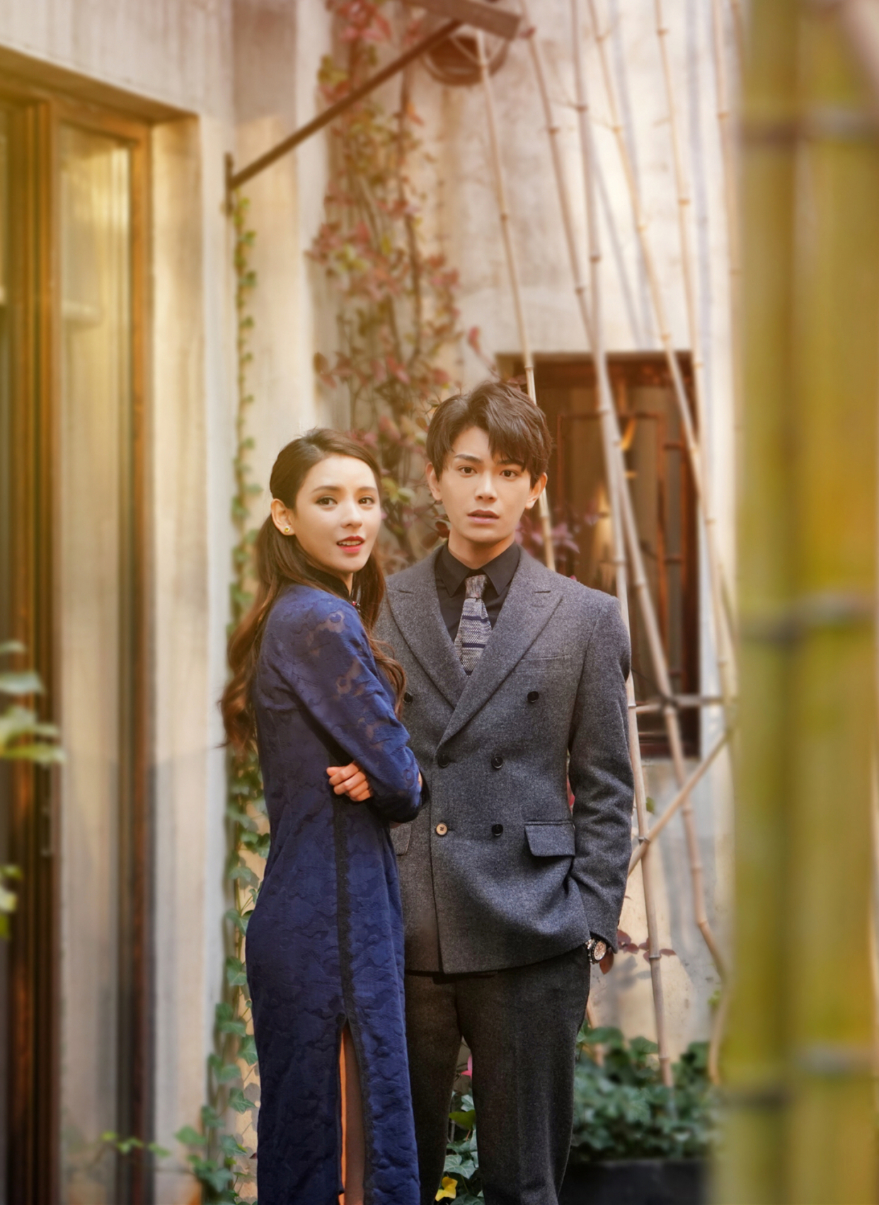 蓝色蕾丝旗袍图片(《韫色过浓》甜蜜热播,张予曦复古造型好美,蓝色