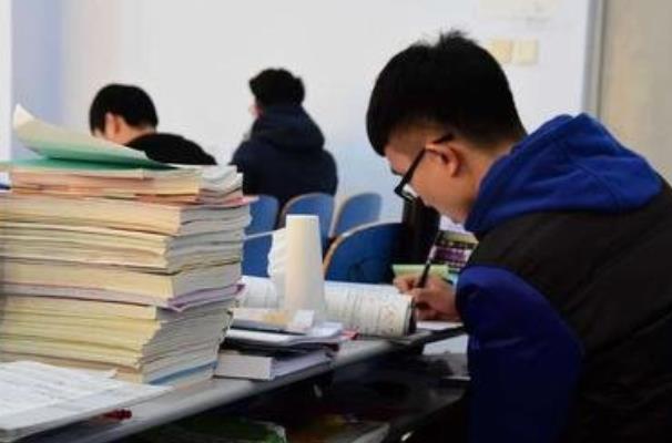 学生不幸在高考中落榜，今年依旧能够上大学，这些补救措施要知道