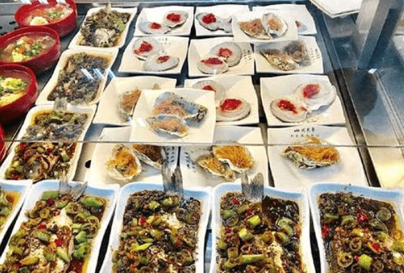 大学之间的差距不只是分数线，看完清华的食堂，同学们直呼羡慕