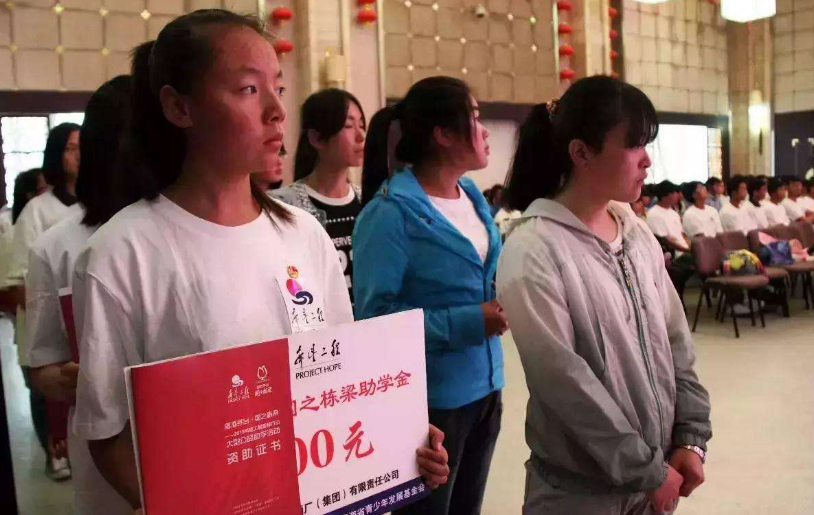 上大学后才知道，那些拿补助的“贫困生”，可能并不是真“贫穷”