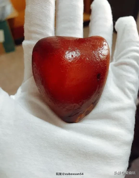 一条红蜜蜡,卖1万?玩友:咋瞅着像豆腐乳成精