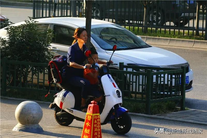 电动车明明有后座，却不能载人？网友表示不理解，终于有回复了