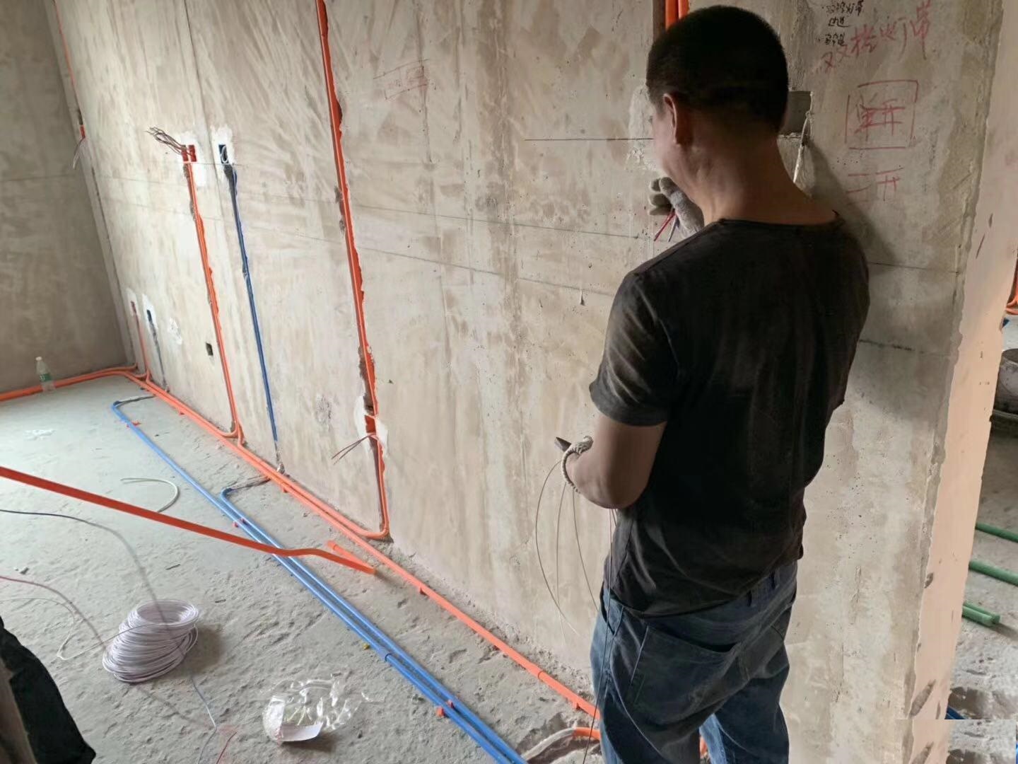 被小儿麻痹症患者“圈养”的失足女人，是利用还是爱情？