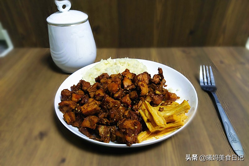 烤肉拌饭怎么做（鸡胸肉做的烤肉拌饭教程）