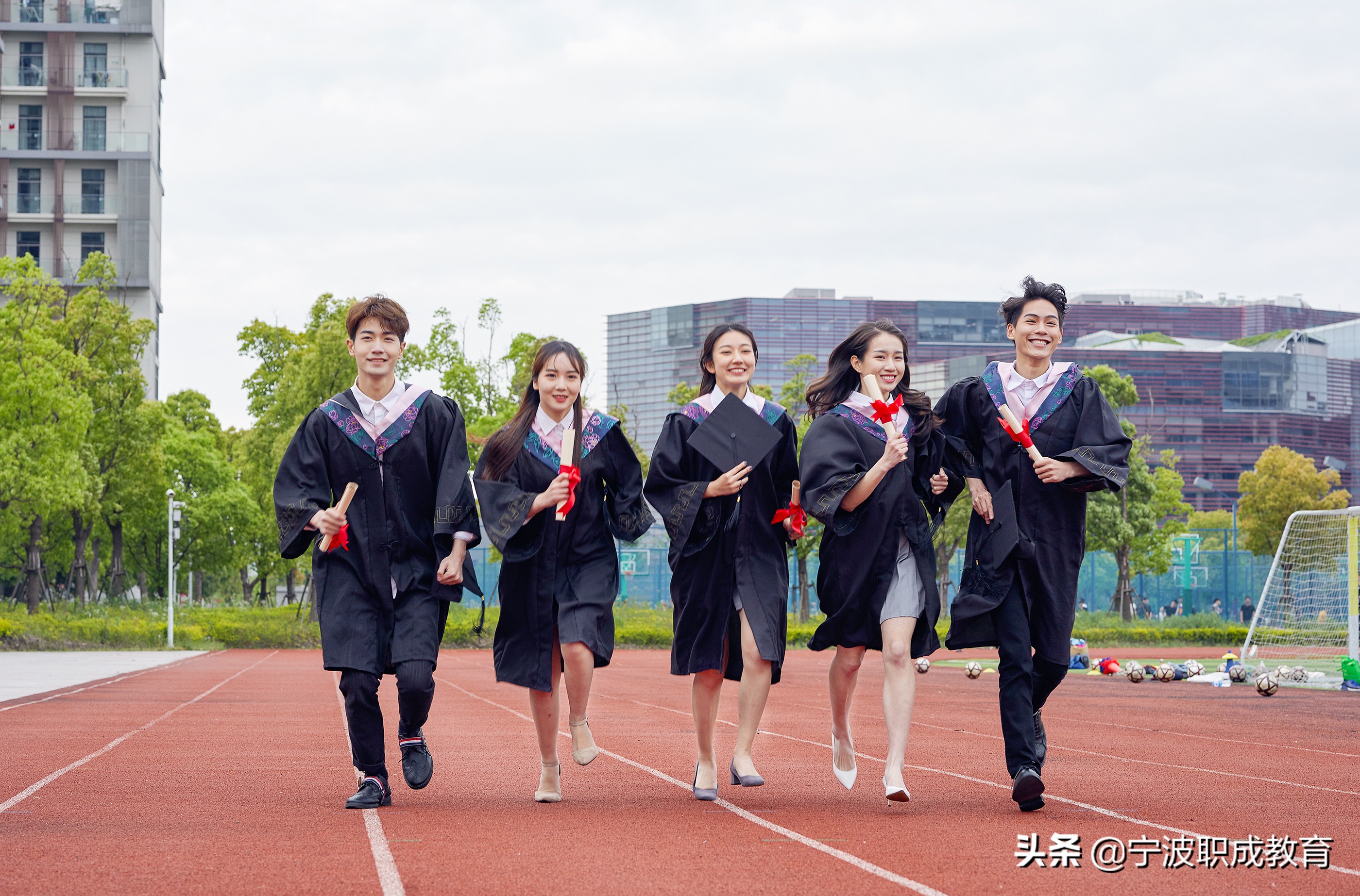 学历提升机构哪家好？成人自考本科专业有哪些？