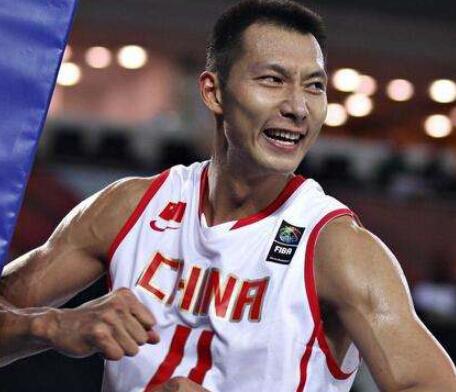 周琦做出了伟大的决定,郭艾伦易建联为何还不发声?