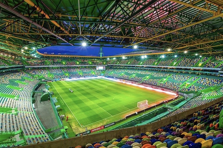 里斯本光明球场c罗(c罗足球生涯第一站,巨星成长的摇篮,里斯本竞技新