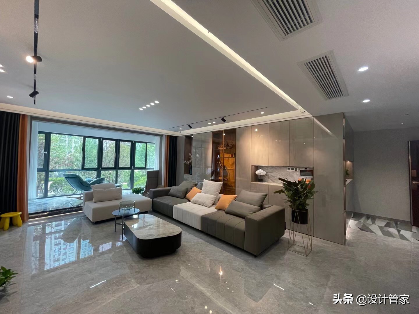 新婚小夫妻的120平三居室，耐看又不容易过时，实景更有格调