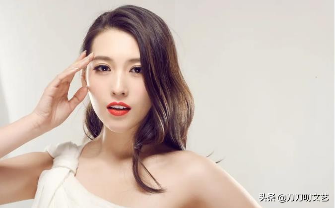 《家有儿女》12位小演员，有人没戏拍、有人红得发紫，对比太唏嘘