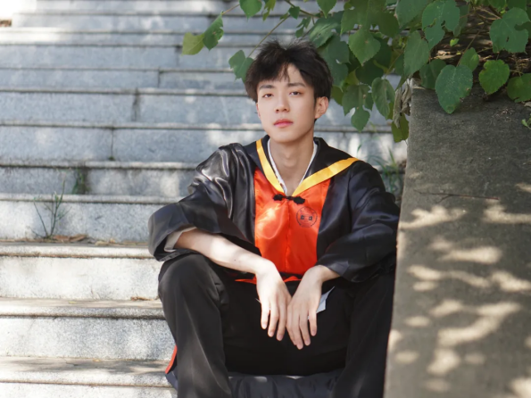 获华为奖学金，手握多所名校offer！湖南这位“超帅学霸”，如今还直博深造！