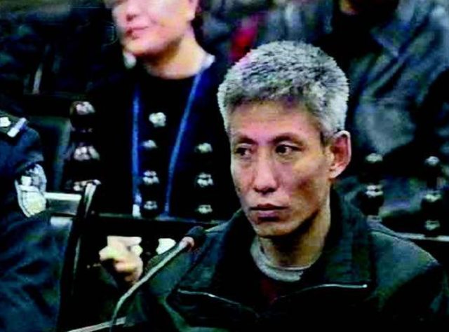 2000年，沈阳黑老大刘涌被捕，14名律师帮他减刑，结局如何？