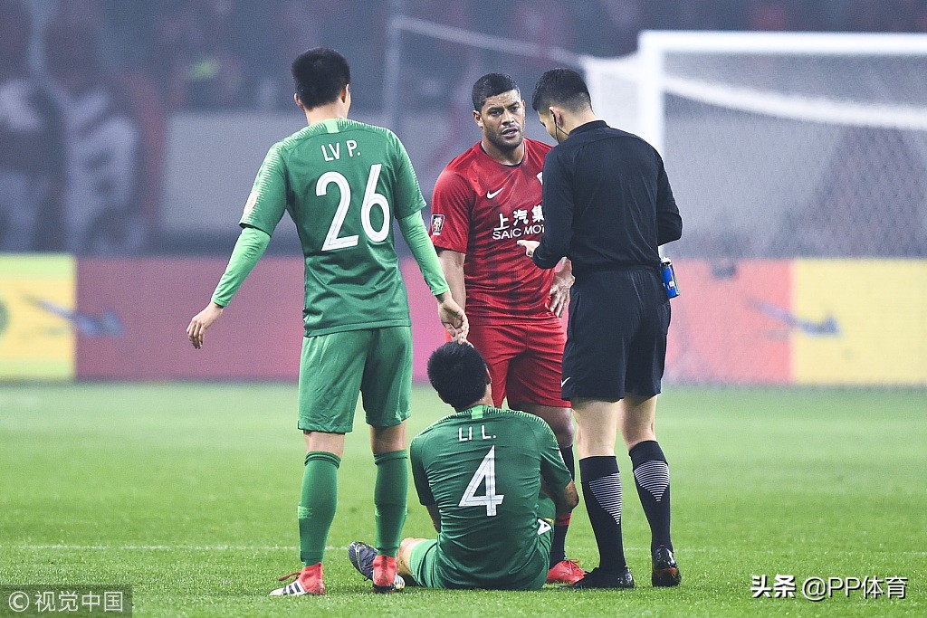 中超球服为什么不印名字（扎心了！中超球员球衣名频繁乌龙 缺字母+名字仨字错俩）