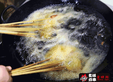 20平米炸串小店，2人日入1万的秘密