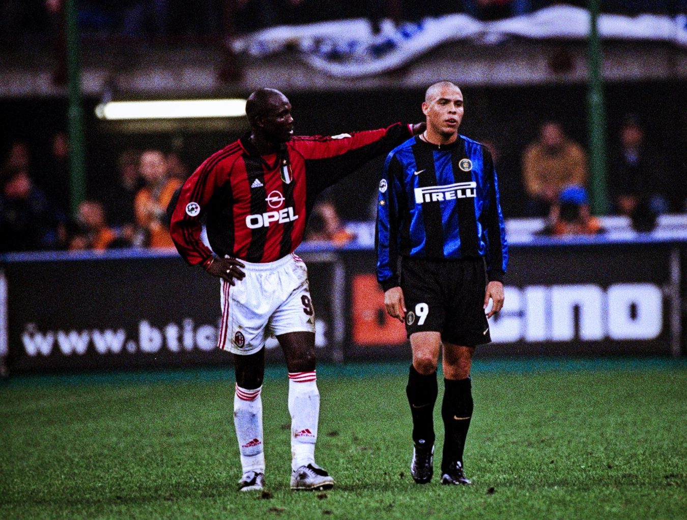 世界杯为什么要有2套队服（你知道的和你不知道的：球衣颜色背后的故事）