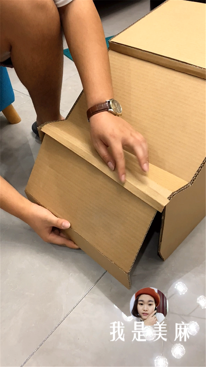 废纸箱别再扔了，这个爸爸做了个变形金刚，学校创意比赛拿了第一