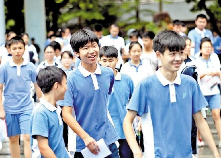 高考结束才了解，普通班和重点班有何区别，未来发展差距很明显