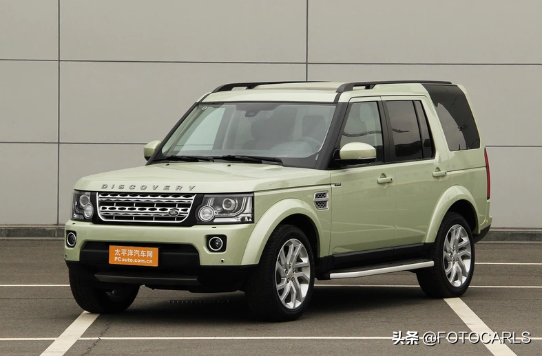 路虎发现四V6实拍，对标兰德酷路泽，售价102万，毛病一大堆？