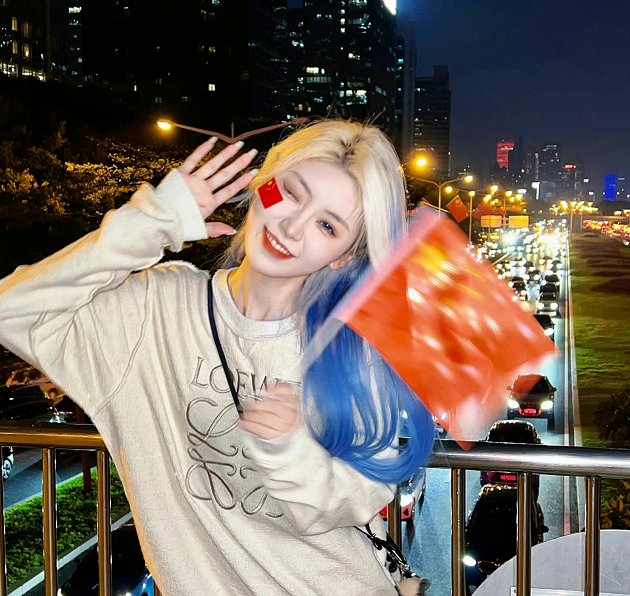 四川传媒学院“校花”走红，身材颜值不输明星，而且还如此优秀