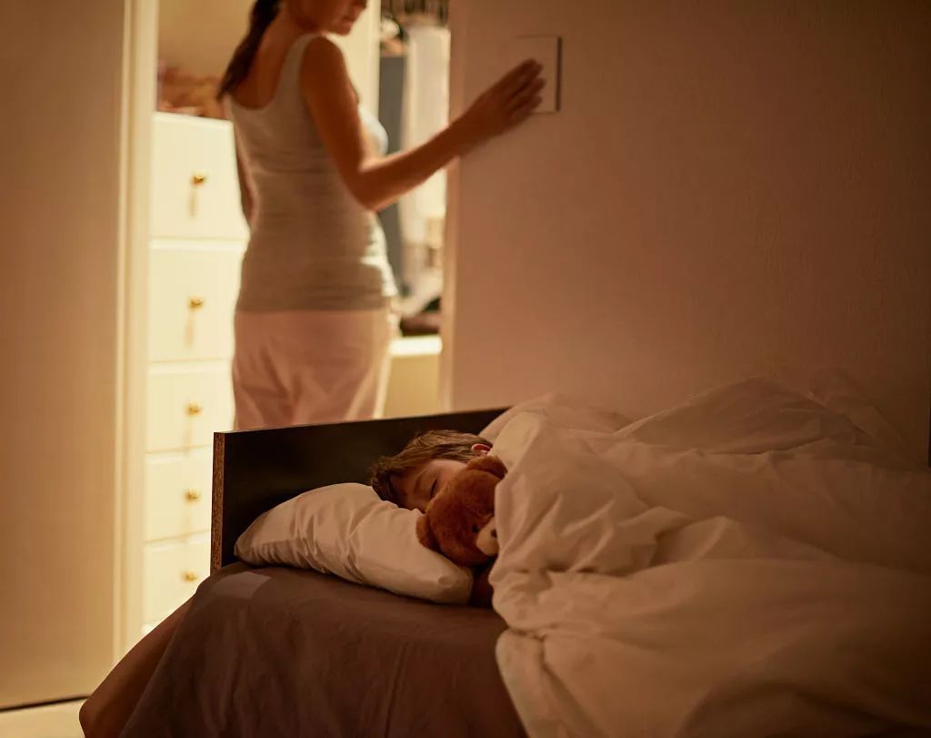 睡姿暗示性格，如果孩子睡姿是第1种，那你幸运了，他是来报恩的