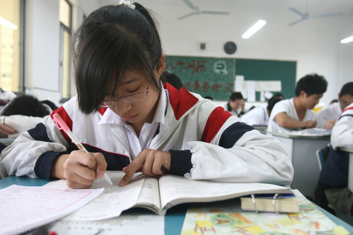 要把英语“踢出”高考？教育部门最新回应来了，学生：早该如此