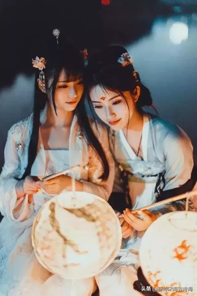 7首描写歌舞经典古诗词：舞袖低徊真蛱蝶，朱唇深浅假樱桃