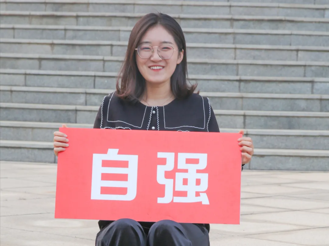 16门90+，均分92.2，专业第一，她是何晶晶