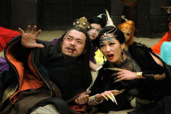 被蜈蚣精追杀,为什么普通厕所救了白娘子一命?让我们看看战斗有多强大