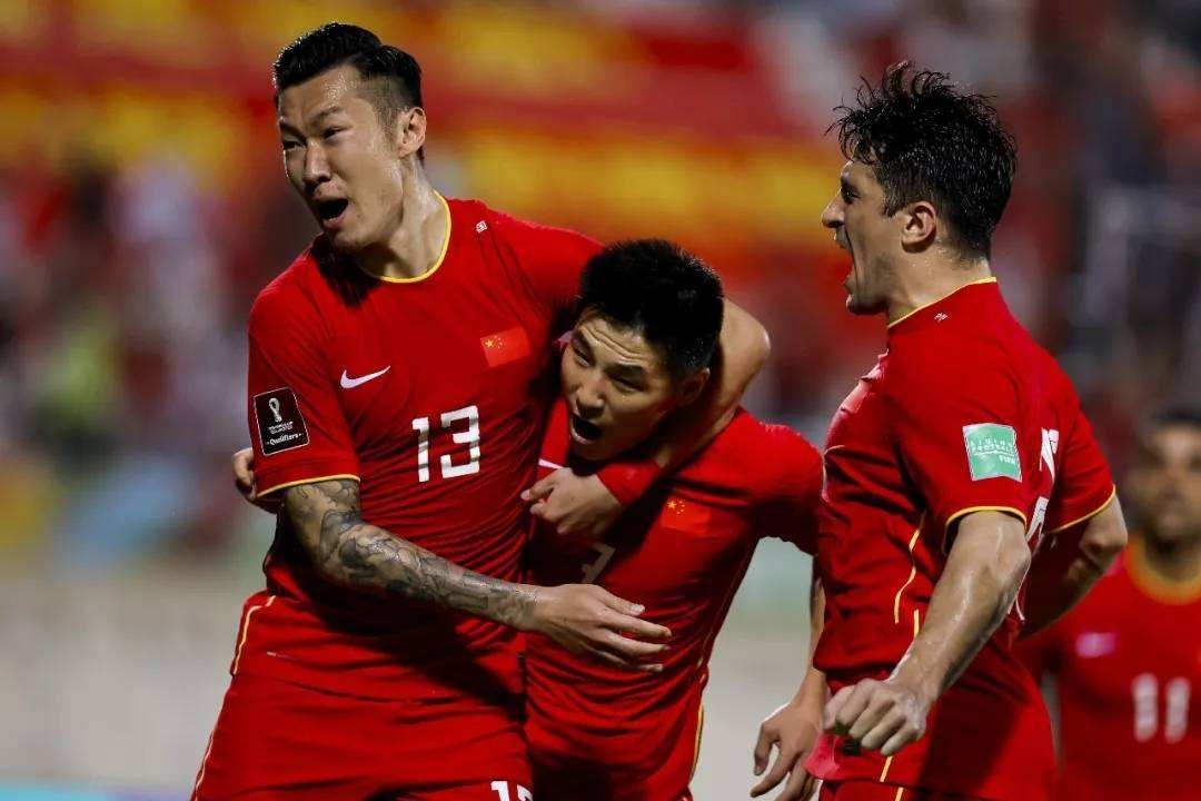 国家队排名落后(恭喜国足！FIFA最新排名曝光，反超伊拉克，亚洲 世界排名都攀升)