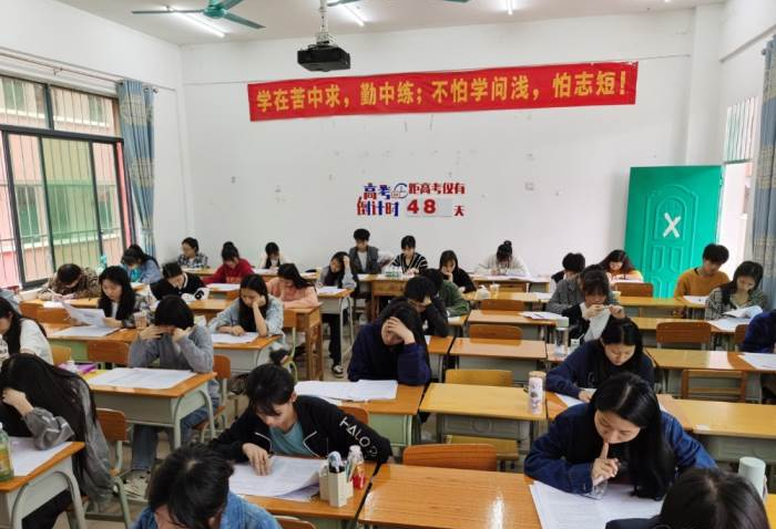 为什么高考不采用全国一套卷，原来还发生过这样的事，还好改革了