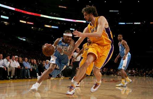 nba有哪些人比姚明高（NBA的最萌身高差：2米31法爾跪著比別人站著高，一對身高相差71cm）