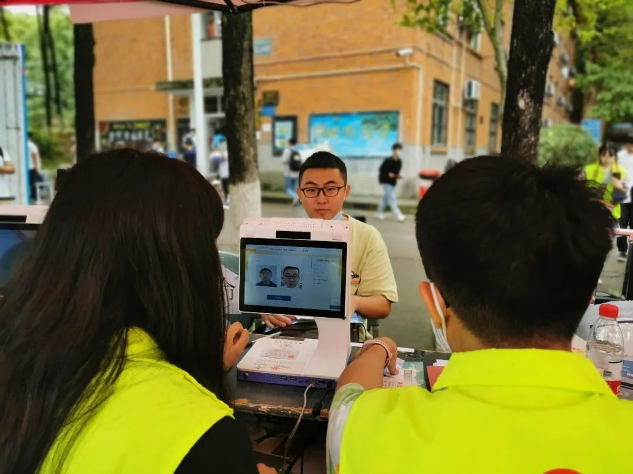 匠心服务，四川联通助力智慧校园建设