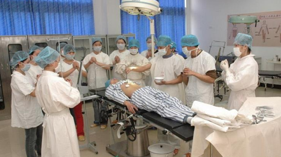 2021临床医学十强院校，医科大学不敌综合大学，这所大学荣登榜首