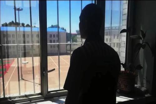 都说人生苦短，如白驹过隙。迷途的浪子啊，你是否珍惜亲人的关怀