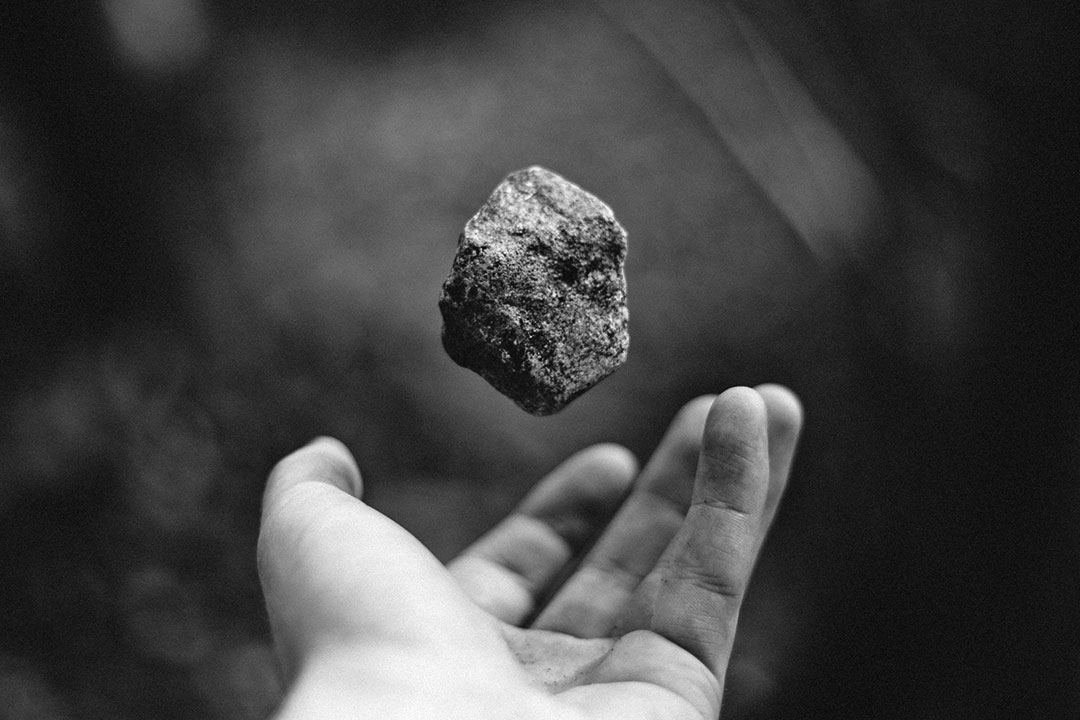 people in glass houses shouldnt throw stones 五十步别笑百步