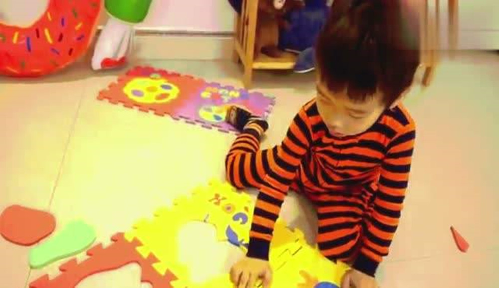 婴儿坐姿(娃6月能独坐) - 乐宝宝贝