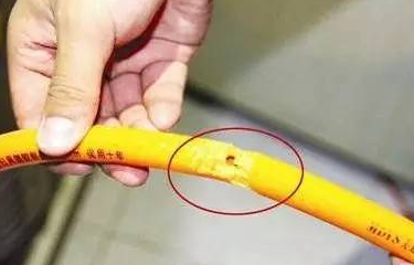 使用燃气灶时不注意这些安全隐患，相当于安装了定时炸弹