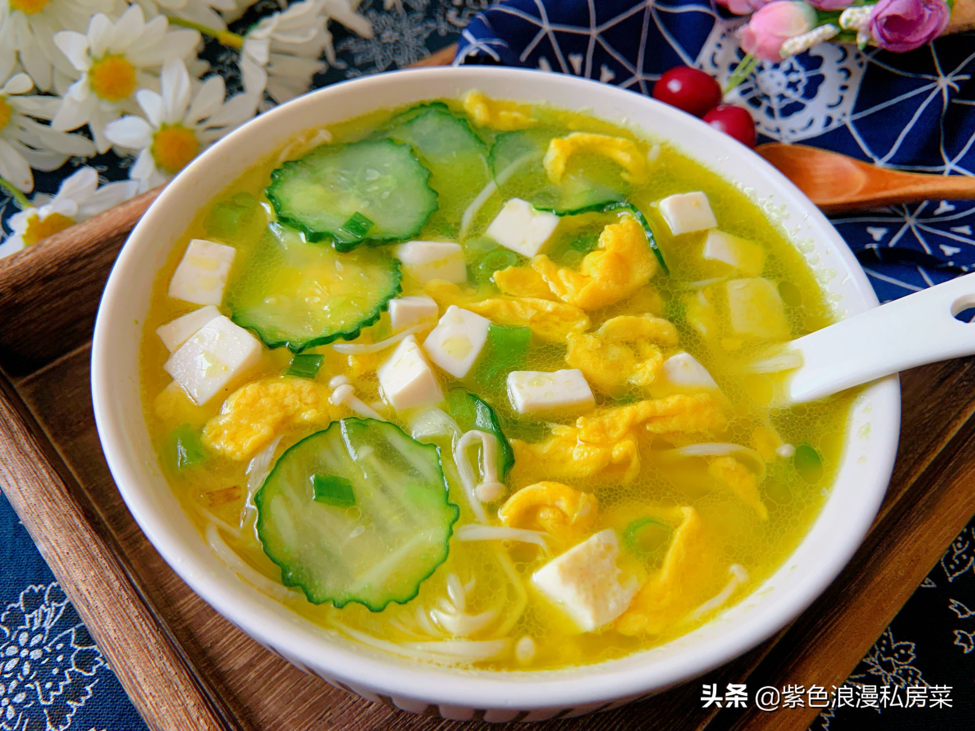 黄瓜豆腐汤的做法(瘦身时喝这碗汤低脂低卡清香美味)