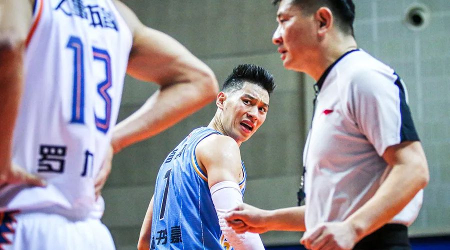 林書豪nba為什么被欺負（「楊毅專欄」林書豪在CBA受欺負了嗎？）