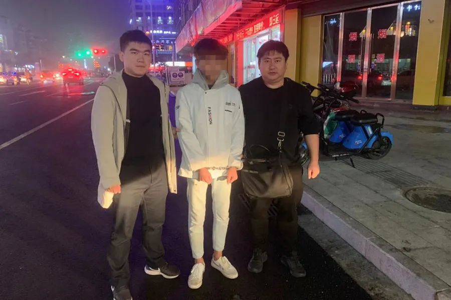 鹰潭一商铺装修现场警方抓获3名嫌疑人